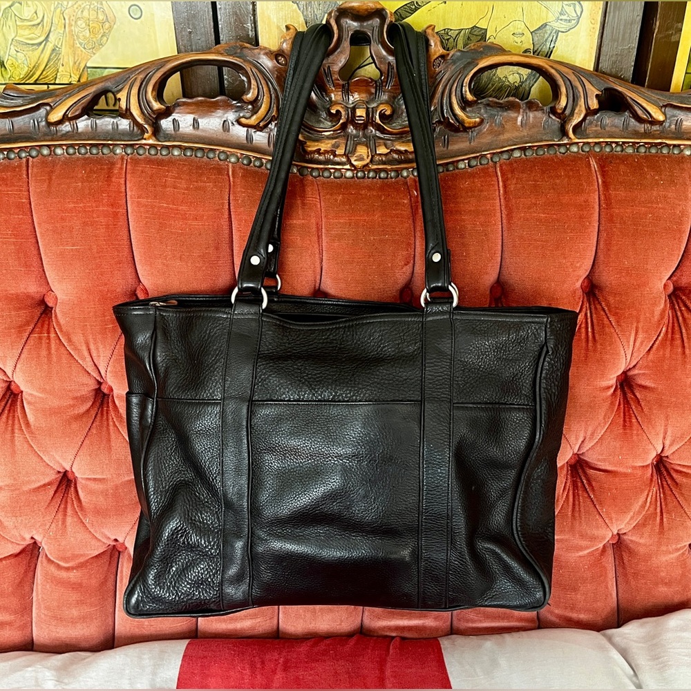 Large Vintage Wilson’s Black Leather Purse 2000’s